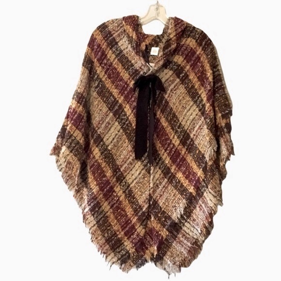BOUCLE PLAID PULLOVER SHAWL /PONCHO - Picture 1 of 4